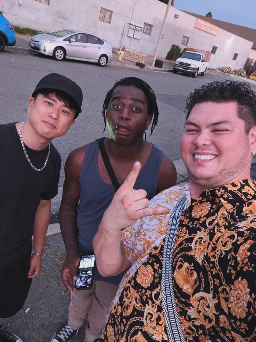 KeigoYoshida's tweet photo. Chilling with @armanimalice and @ganjagawd710 at the venue before the door open.
Thank you @ganjagawd710 for the support 🙏🏻

#losangelesmetal 
#losangelesmetalshows 
#losangelesmetalscene 
#losangelesrock 
#ロサンゼルス生活 https://t.co/Xlf7ZN8BSC