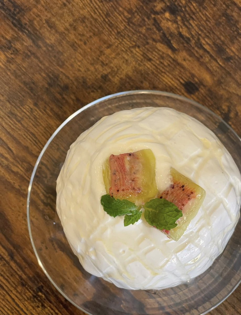 FSGKG_KNZW's tweet photo. 毎年ご好評の
『エメラルドキウイヨーグルト🥝』が
期間限定でスタート✨

色鮮やかな果肉で酸味が少なく、ジューシーなキウイです💗
甘くておいしいエメラルドキウイをヨーグルトかき氷の中にゴロゴロ入れました😊✨
期間限定ですので、是非ご賞味ください🍧✨ https://t.co/dlVY16LZaH