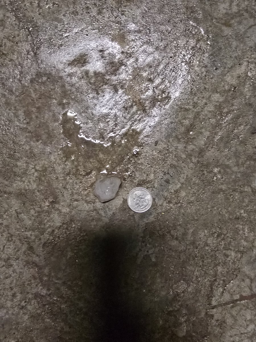 wicked_skies's tweet photo. @NWSAmarillo 1" hail  2 miles SSE of loop 335 https://t.co/lb3sD3xDaN