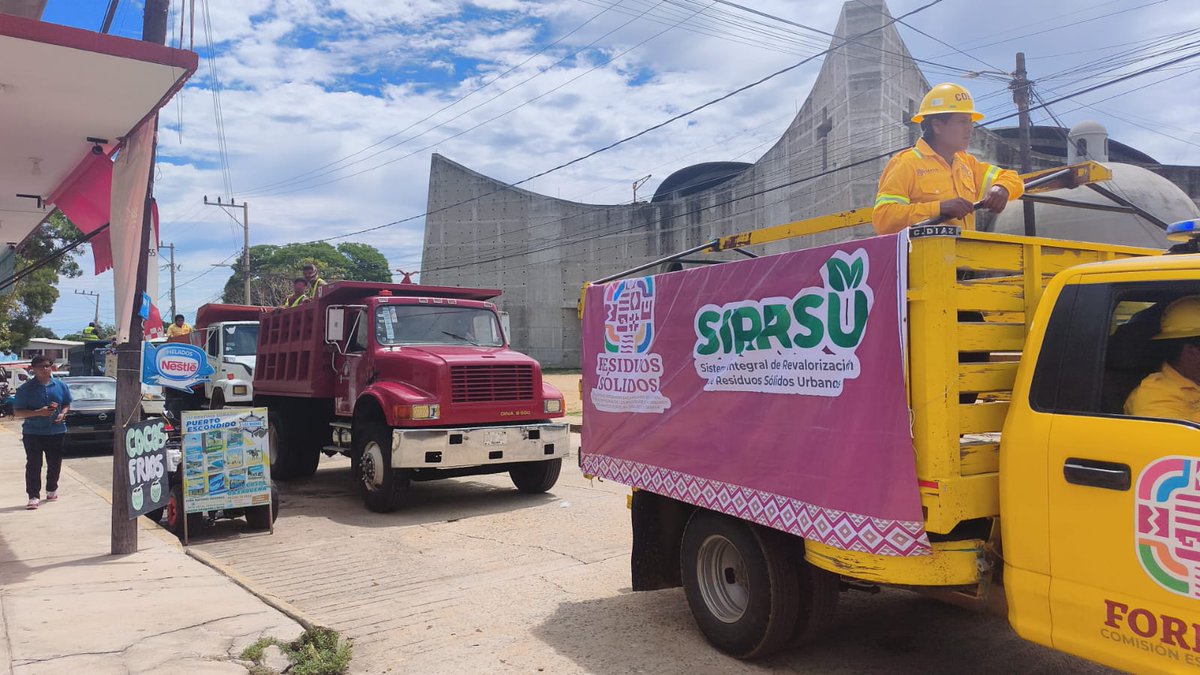 ahoraoaxacanot's tweet photo. 🧹🌊 Jara Cruz pone en marcha operativo ¡Limpiemos Puerto!
|#LimpiemosPuerto |#SaneamientoAmbiental | #GobiernoDeOaxaca
Nota aquí ⬇️
https://t.co/0sKFXZWfTK https://t.co/uYOYgLZaAM