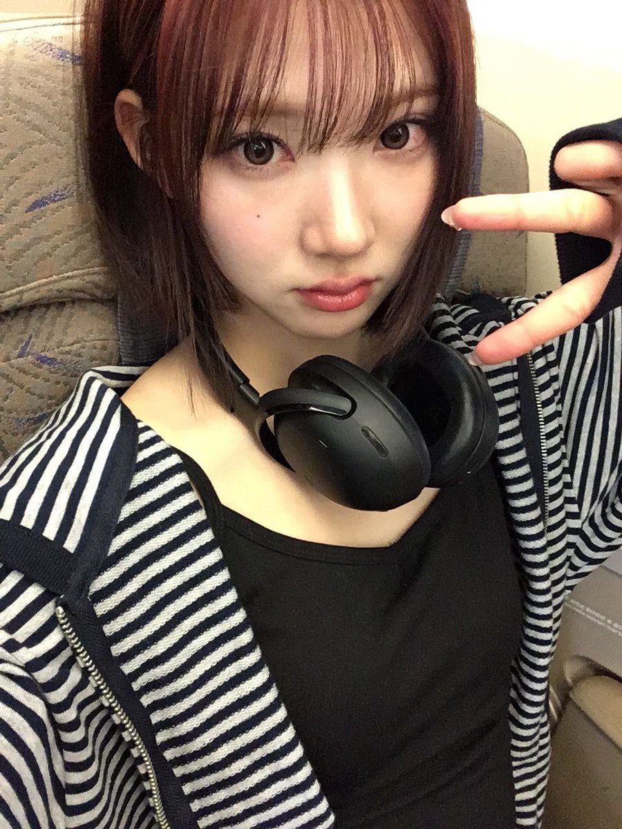 Jiwooor's tweet photo. Getting ready for a long flight to somewhere only we know, just like Keane says. The destination is going to be amazing, but I really wish I could just teleport and skip straight to the good part. https://t.co/MoAjUiSyTO