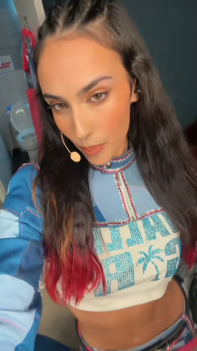 xneenseditsx's tweet photo. OKAY SO OUT OF ALL THE COLORS TO WEAR AT HER SHOW IN TORONTO CANADA SHES LIKE HMM BLUE!! AND NOT JUST ANY BLUE THE CHLOE CHARMING BLUE LIKE WHAT DA FUCK KYLIE CANTRALL IS MALIA THE TOUR STAPLE ATP?? 😭😭🩵🩵🩵🩵🩵🩵🩵🩵🩵🩵🩵🩵🩵🩵

#KYLIA https://t.co/rCVJi2JMfU