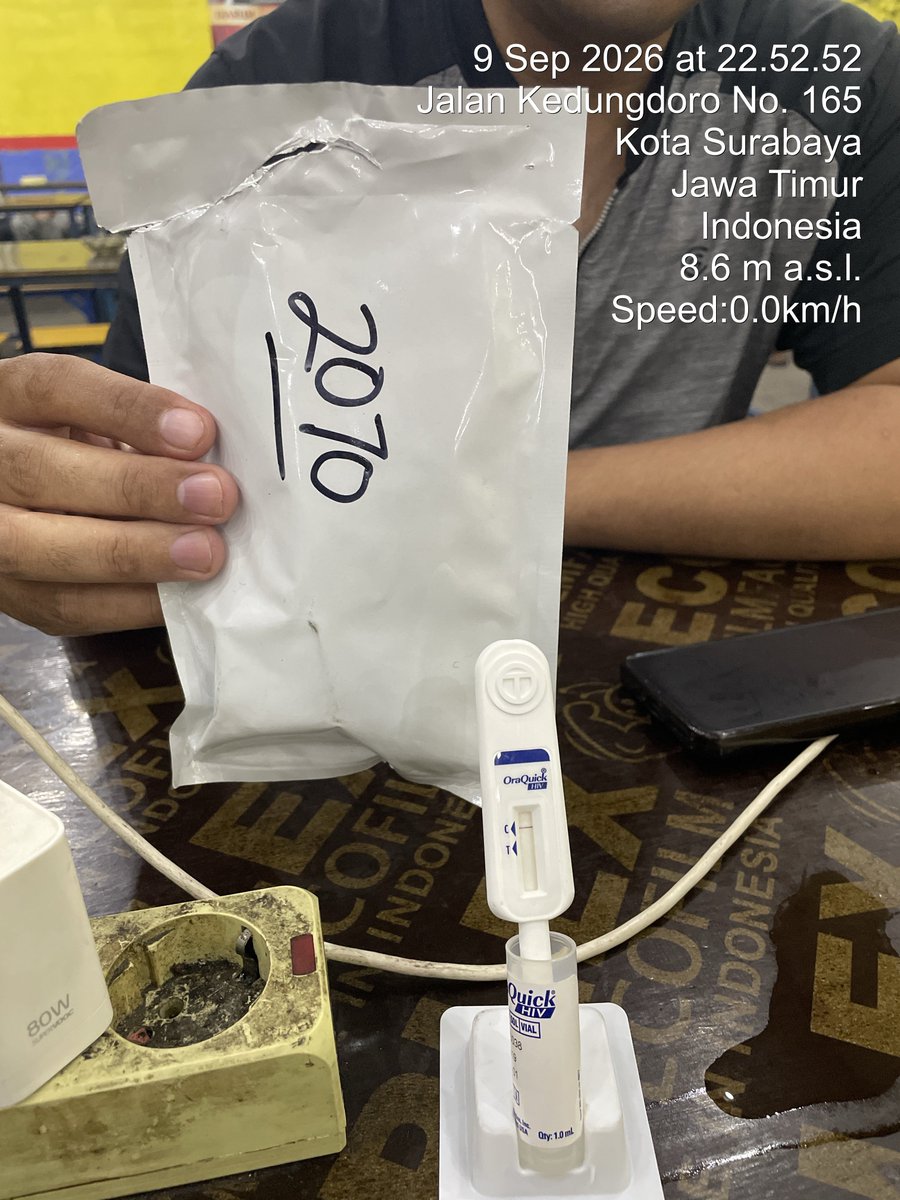 VctPrep's tweet photo. Yang mau alat skrinning HIV mandiri yang menggunakan metode swap oral di mulut bs lansung chat aja ya. Bs dipake di warung kopi, cafe, dmn pun.

Alat ini berupa skrinning aja ya kalo mau akurat bs tes di puskesmas atau RS
#gaysurabaya #vctsurabaya #prepsurabaya #teshiv https://t.co/BnHfvcKS3G
