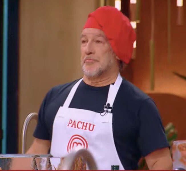 UnReTuit's tweet photo. Emily en Paris // Emilio en Perú 

#MasterChefCelebrity https://t.co/m2EkqJJwKo