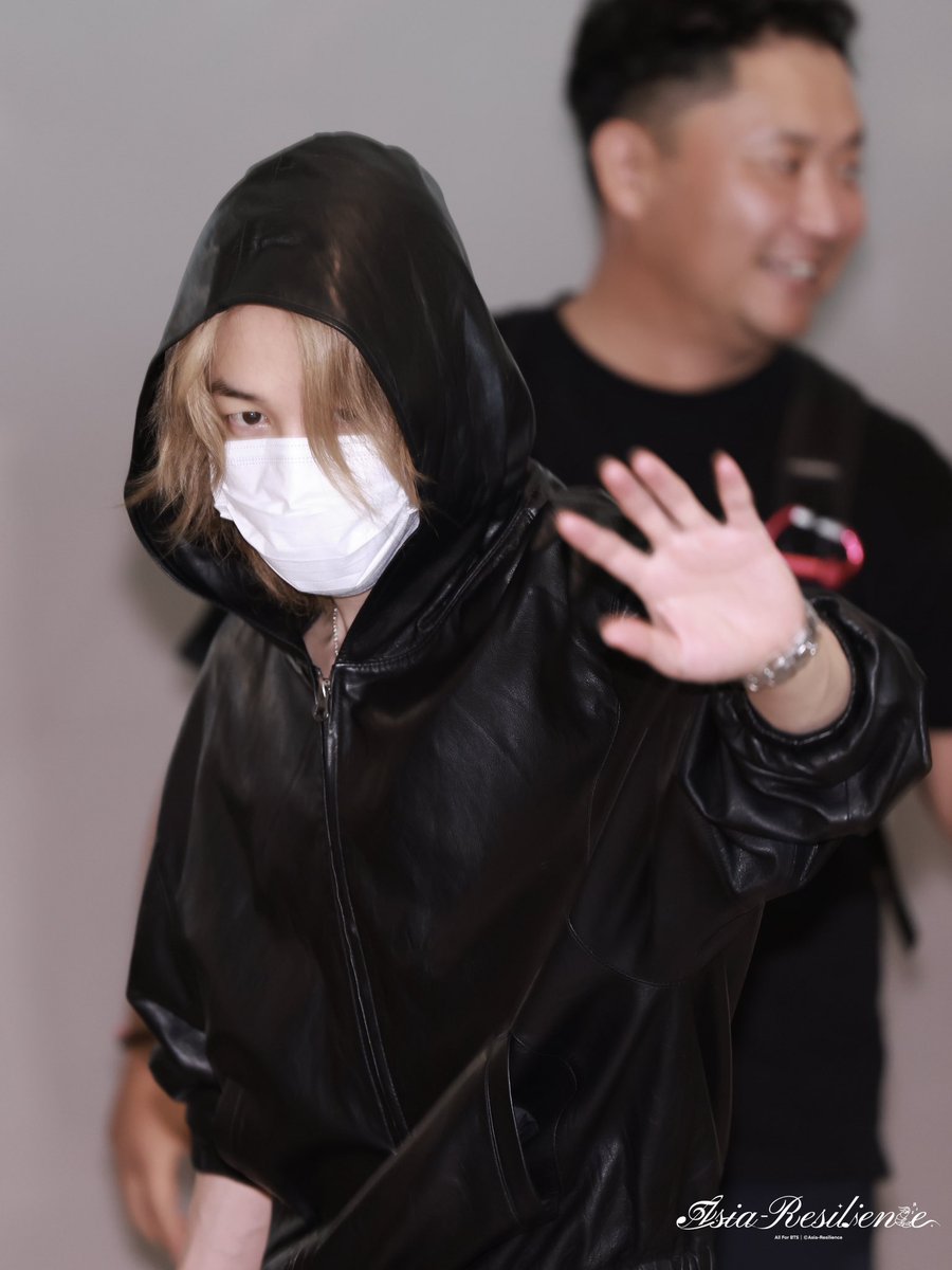 im1JXK's tweet photo. 260930
ICN✈️
@BTS_twt 
#JIMIN #지민 #BTS #방탄소년단 https://t.co/EuGn0GeQ1C