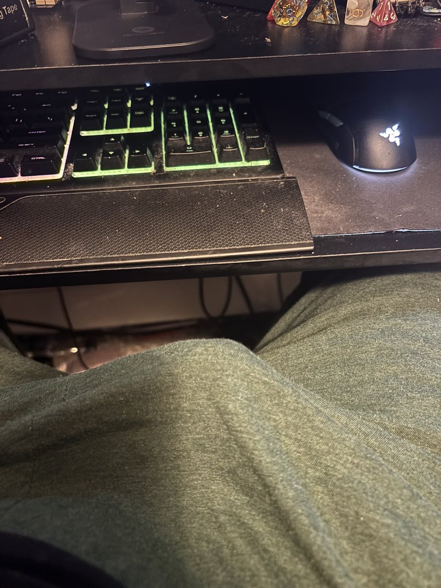 BluebearyNSFW's tweet photo. Bulge for those who like that https://t.co/t4wJYpve7u