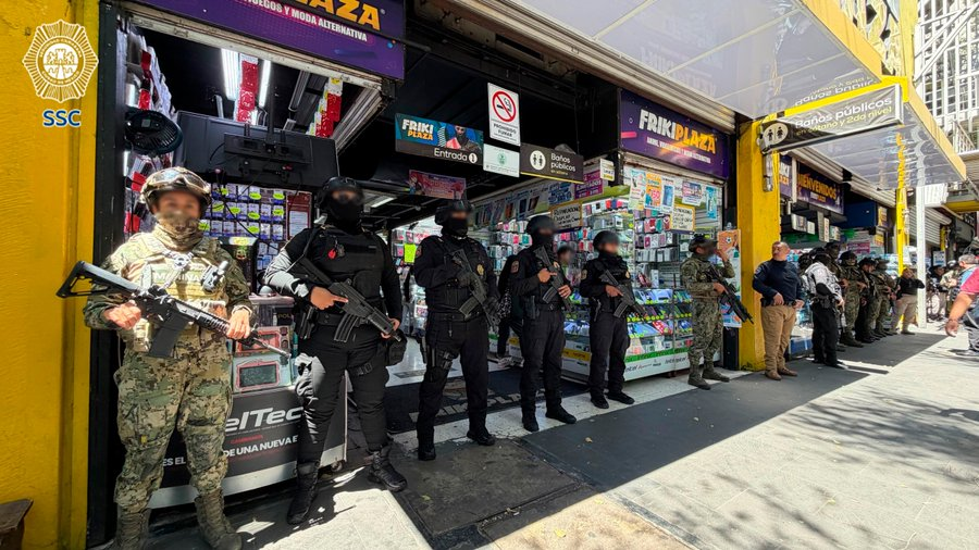 nacholozano's tweet photo. 477 piezas, con un valor estimado de 1 millón 264 mil 900 pesos, fueron aseguradas durante la #OperaciónLimpieza que realizó la #SSC de la #CDMX en la #FrikiPlaza, #FanCenter y #PlazaMeave, ubicadas en el #CentroHistórico.

La mercancía decomisada está relacionada con videojuegos, consolas, accesorios y figuras coleccionables, que presuntamente infringen derechos de propiedad intelectual.