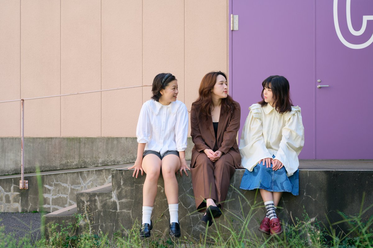 Audience_engeki's tweet photo. #田村芽実 × #原田真絢 × #伊藤かの子 インタビュー！「誰にも言えない傷」を抱きしめてあげられる作品に。『オンリー・ロンリー・ガールガールガール』#オンロン

記事はこちら🔽
https://t.co/cDkCQ3vTY7

@koumechan_offi https://t.co/UcZMsMJO9U