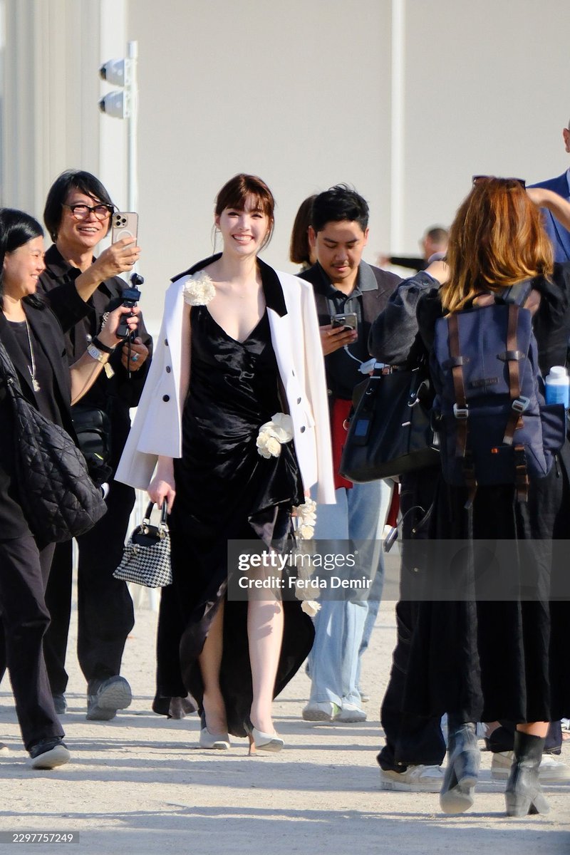 OrmKorn_fans's tweet photo. Getting image. Getting the look. Orm Kornnaphat serves pure luxury in Dior RS27 for Dior Summer 27 at Paris Fashion Week.

#OrmKornnaphat
#DiorSummer27xLingOrm 
#DiorSummer27 #Dior #PFW https://t.co/ETDejrglob