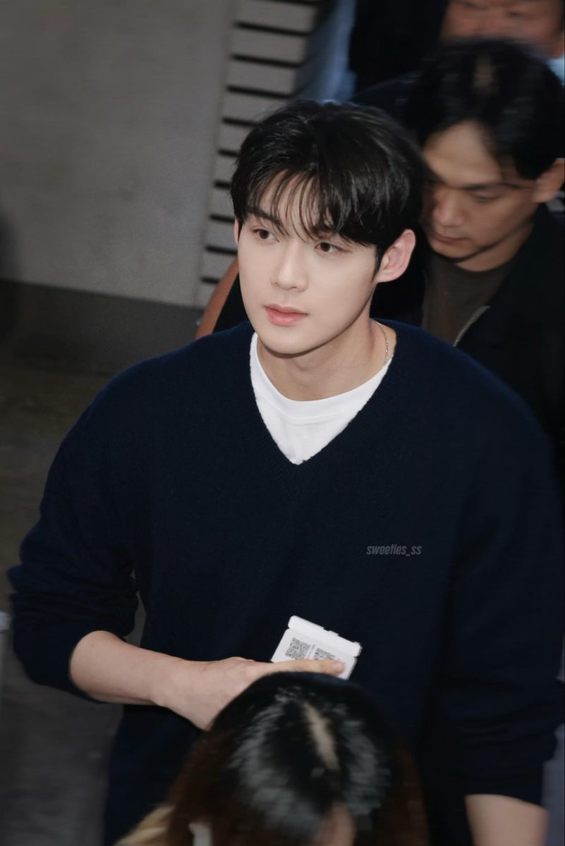 llsya_78's tweet photo. Wishing Kim Yoonsik a comfortable flight and a wonderful Paris experience.❍⩊❍

KIM YOON SIK PARIS FASHION WEEK

#KIMYOONSIKPFWSS27
#YOONSIKINPARIS https://t.co/Dik914kjDc