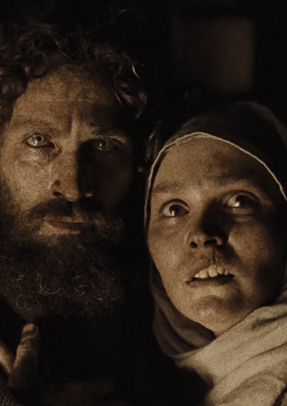 DiscussingFilm's tweet photo. Robert Eggers says having dialogue being in Middle English for ‘WERWULF’ meant having to get each line of dialogue analyzed by 2 scholars. 

“You’d get [notes like] oh that line's too Latin or too French, a lower class person wouldn’t know that word.” https://t.co/oHjSg75p2g