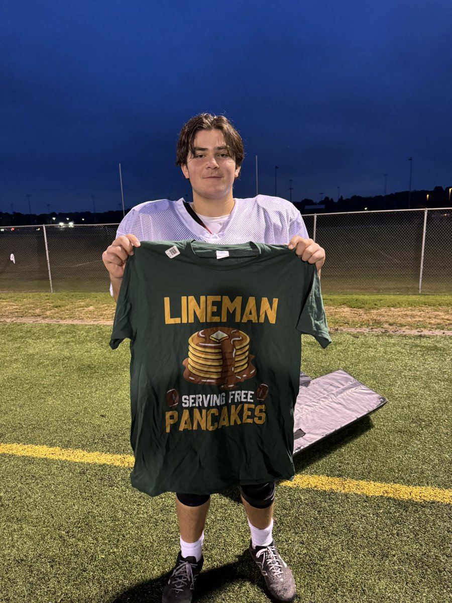 2031MWJrCats's tweet photo. Linemen of the week for the last two weeks were Hudsyn Quinley against Bennington and Will Koeppe against Lewis Central! Two studs! Nice work boys! #TWH #BleedGreen https://t.co/NcJRAldemV