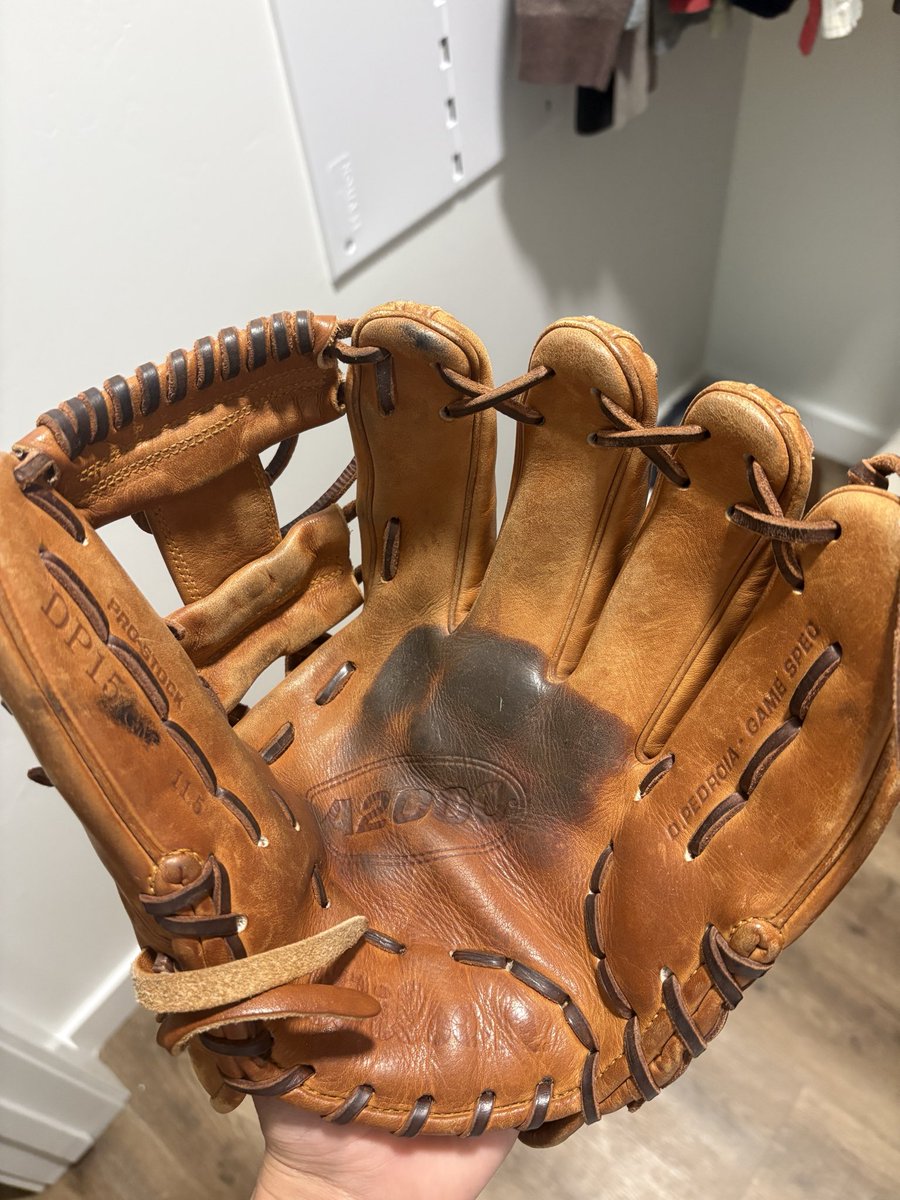 venehzuelah's tweet photo. I’m bored #GloveDox https://t.co/fbAKC1Ak3o