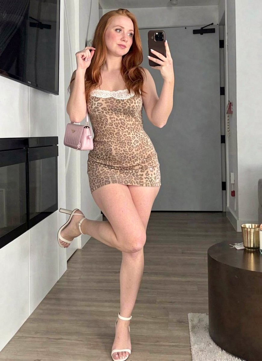 gingercrumbs's tweet photo. So you like this outfit on me? I'll wear it for you whenever https://t.co/pqzM707Xiz
