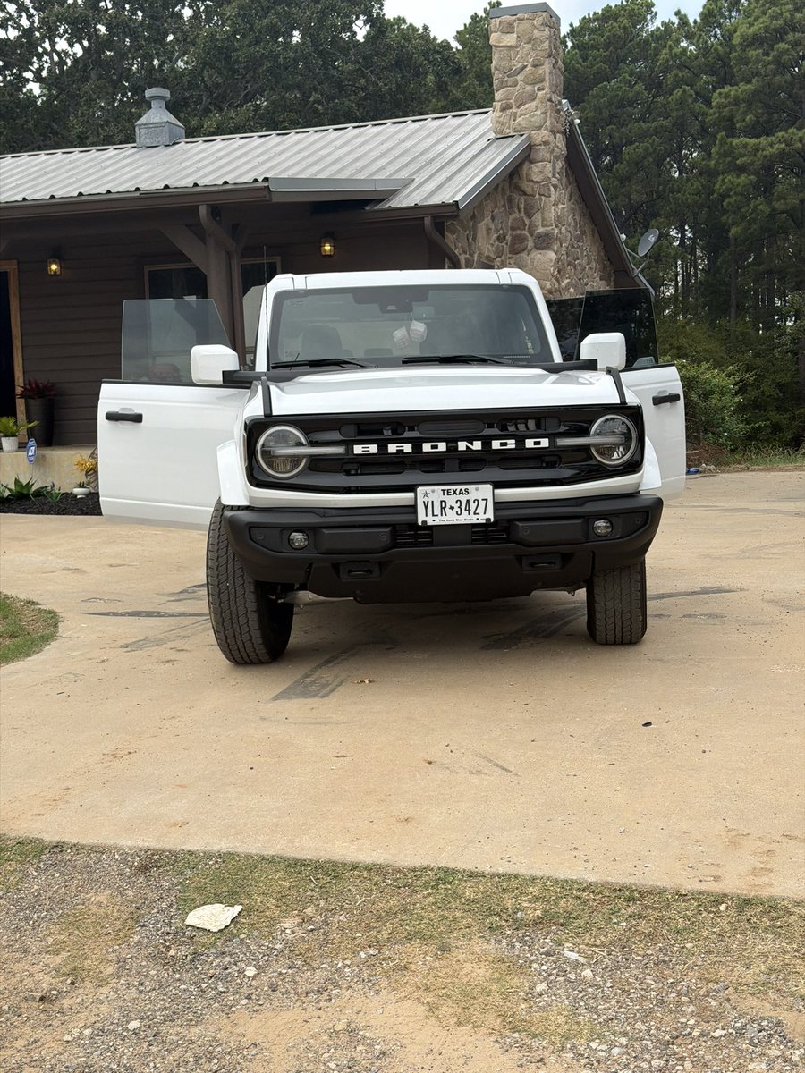 S_laprade30's tweet photo. Love love love  the truck content and can’t wait till the bronco has new shoes and an extra few inches!! #fyp #viral #content #bronco #truck https://t.co/vBoJXnGOPZ