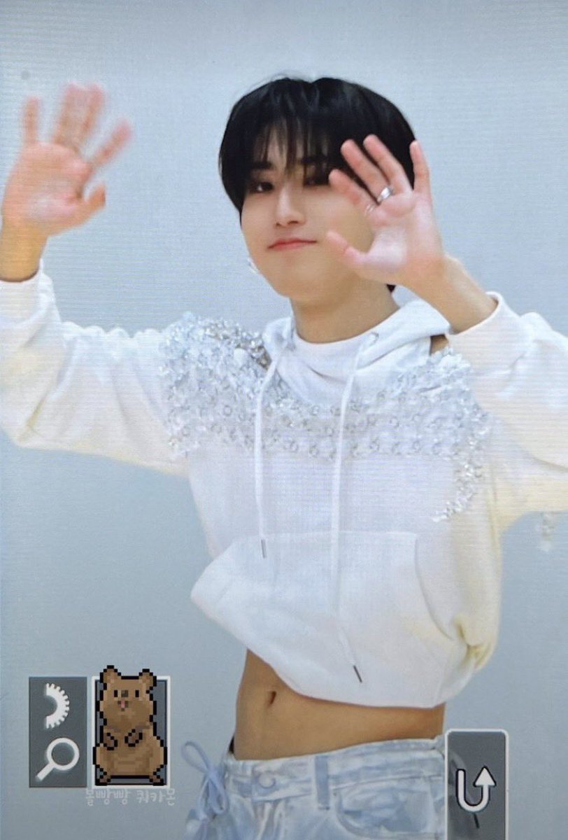sungggiee's tweet photo. tummy >< https://t.co/H70J4EkRd8
