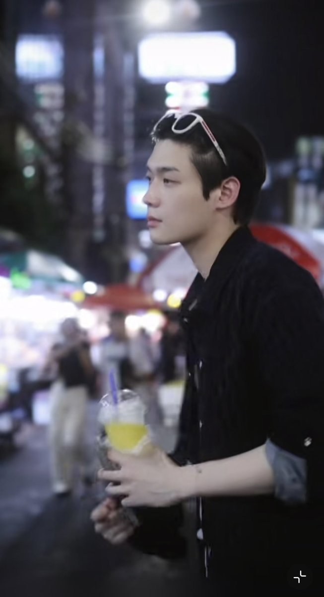 pn_ynnep's tweet photo. Paris calling. He answered. A new city and a new stage await, and the journey starts right here.

KIM YOON SIK PARIS FASHION WEEK

#KIMYOONSIKPFWSS27
#YoonSikInParis https://t.co/9fQQ2zidnB