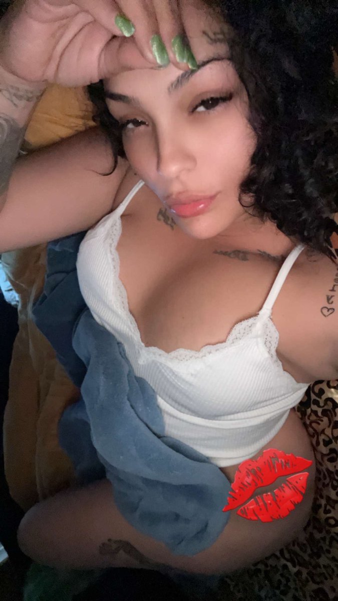 LisandraElll's tweet photo. Good night loves 😘 https://t.co/gYLGDaDdKe