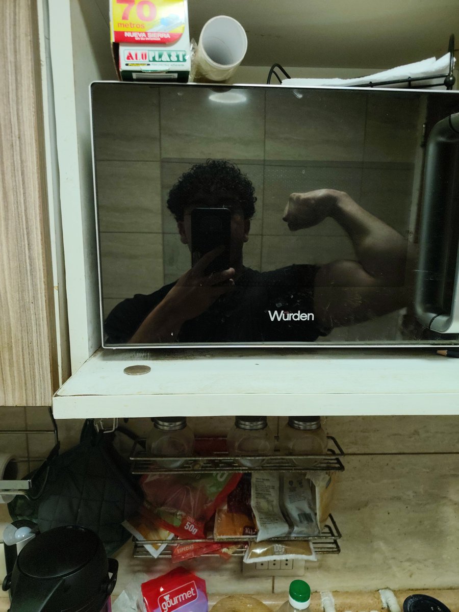 skerae_'s tweet photo. Dándole el corte en el microondas k saen 😛 https://t.co/RZEz1iyfaY