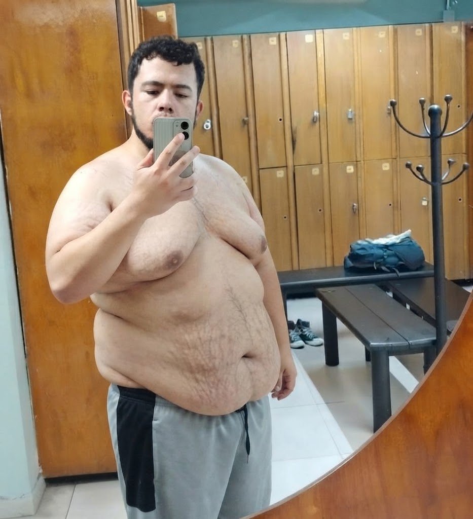 philOpal's tweet photo. 1 or 2
#weightgain
Ex jock, faatty, feederism, forced feeding https://t.co/bQlBWdcLbN