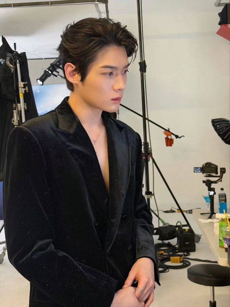 Anniojfo's tweet photo. Paris‑bound with a heart full of anticipation.
(✧◡✧)(✧◡✧)

KIM YOON SIK PARIS FASHION WEEK

#KIMYOONSIKPFWSS27
#YOONSIKINPARIS https://t.co/nFbzgDa0OO