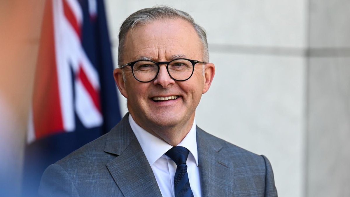 Ryandally08's tweet photo. BREAKING: Anthony Albanese has now overseen more interest rate increases than Kevin Rudd, Julia Gillard, Tony Abbott, Malcolm Turnbull and Scott Morrison combined.

Albanese is way in front on 17.

Abbott, Turnbull and Morrison: 1 increase.

Rudd and Gillard had 9 increases.

What’s the common denominator in interest rate hikes?

A Labor Government.