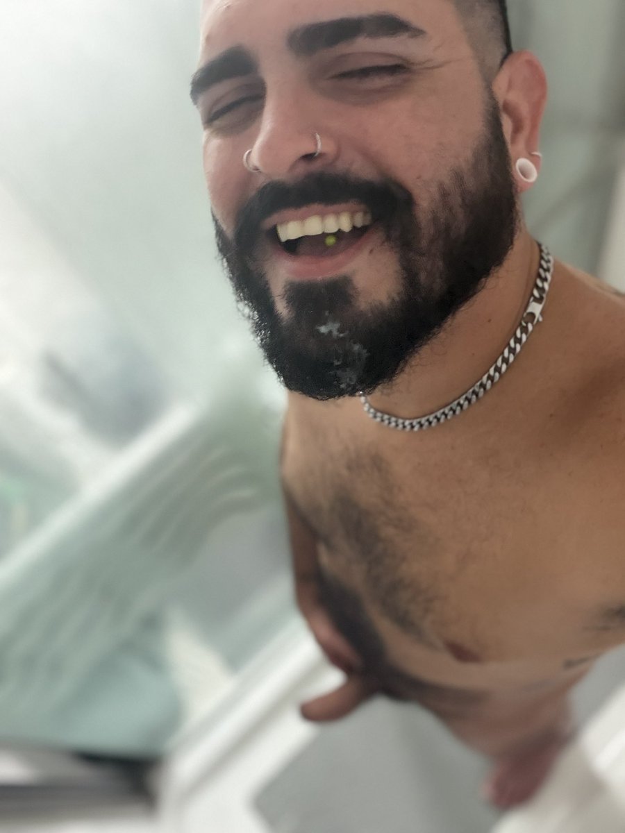 roller_santos's tweet photo. Protein shot before bed anyone? 
🤤 https://t.co/SVWmzy5WJV