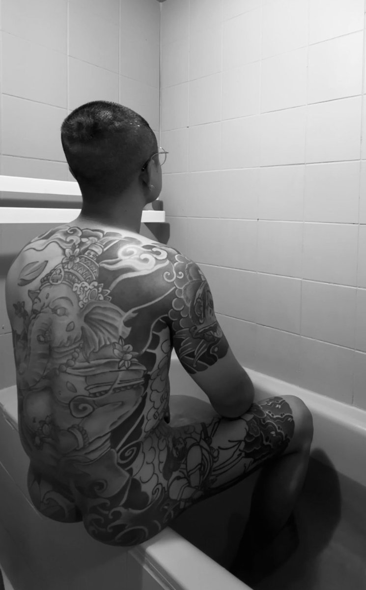 WWobnw's tweet photo. 這條路走了十年
至今還在繼續下去
#tattoo https://t.co/4DA2riales