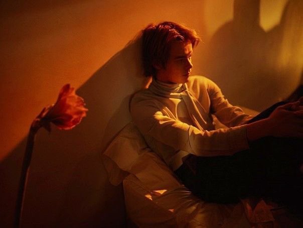 lolasstuff's tweet photo. charlie heaton’s gucci campaign from 2017 was so beautiful, i think about it very often https://t.co/l9xJToKqg2