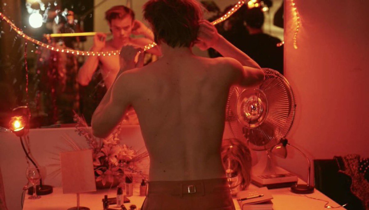 lolasstuff's tweet photo. charlie heaton’s gucci campaign from 2017 was so beautiful, i think about it very often https://t.co/l9xJToKqg2