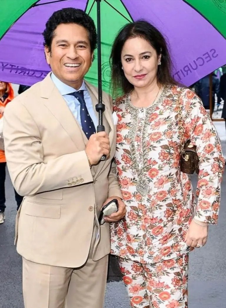 Misthi_yadavv's tweet photo. Sachin Tendulkar once surprised everyone by marrying Anjali Tendulkar, who is six years older than him. ❤️

Today, while their daughter Sara Tendulkar often grabs all the attention on social media, Anjali remains one of the most quietly respected women behind Sachin’s incredible journey. ✨

Some stories deserve to be remembered beyond the spotlight. 🙏