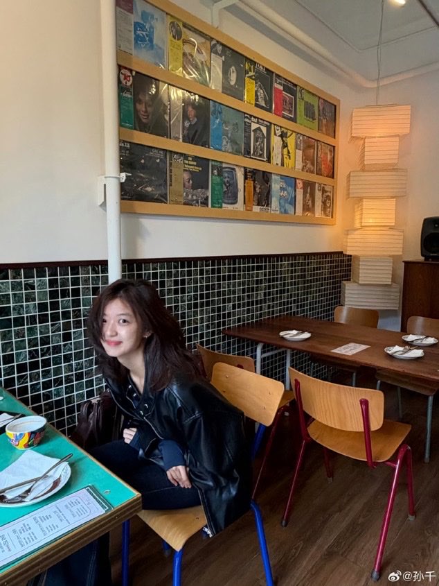 Risakimrisa's tweet photo. เทสดีมากจริงๆ น่ารัก มีเสน่ห์ มีสไตล์ ลุคแต่ละลุคที่เสิร์ฟมาถูกใจพี่สาวมาก ชอบตรงรูปที่ลงมันไม่ได้เป๊ะขนาดนั้นอะ มันมีความธรรมชาติ ดูมีชีวิตชีวา

#SunQian https://t.co/4j5Wv5SrPL
