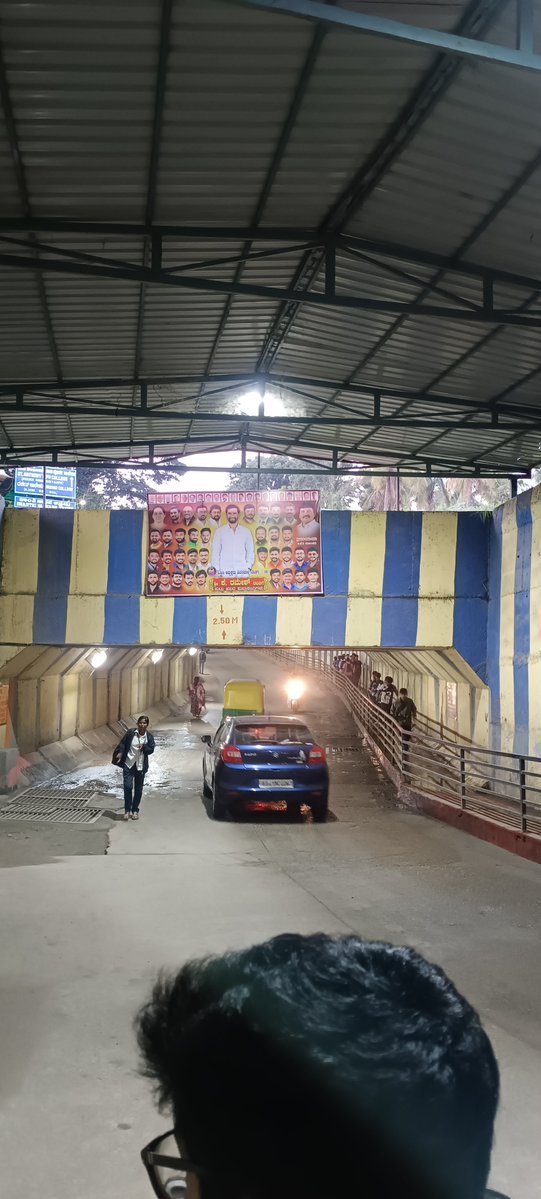 twitgoudar's tweet photo. @GBA_office @GBAChiefComm @krishnabgowda New banners have appeared on this location, these pics taken yesterday evening, there is waterlogging everyday here whenever there is rain in the night. https://t.co/I6dfKDzzQT