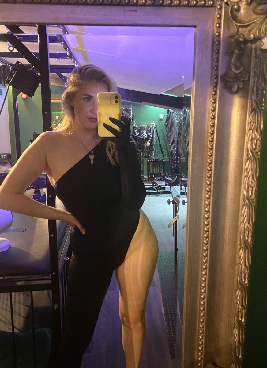 latexqueenzonia's tweet photo. What are you kinky limits and boundaries?
#backup page https://t.co/V9DB6a87tP