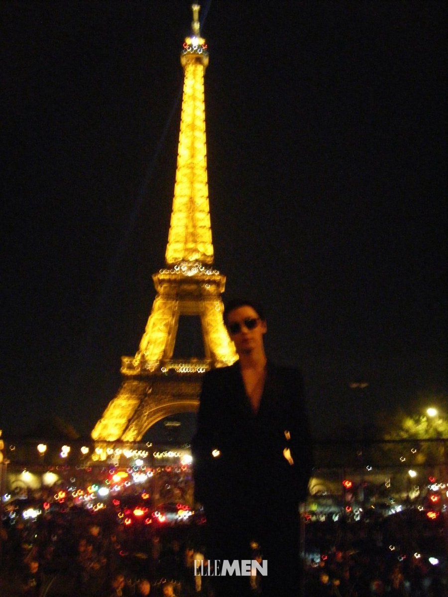 ElleMenThailand's tweet photo. เตนล์ ชิตพล ปรากฏตัวในลุค All Black สุดเนี้ยบ ร่วมชมแฟชั่นโชว์ Saint Laurent Women’s Summer 2027 ณ กรุงปารีส ประเทศฝรั่งเศส ถ่ายทอดภาพลักษณ์อันโดดเด่นผ่านซิลูเอตที่คมชัดและดีเทลเรียบเท่ตามแบบฉบับของ Saint Laurent
 #ElleMenThailand #TENforYSLPFW27 #SaintLaurentxTEN #TEN https://t.co/XsldfrAk1k