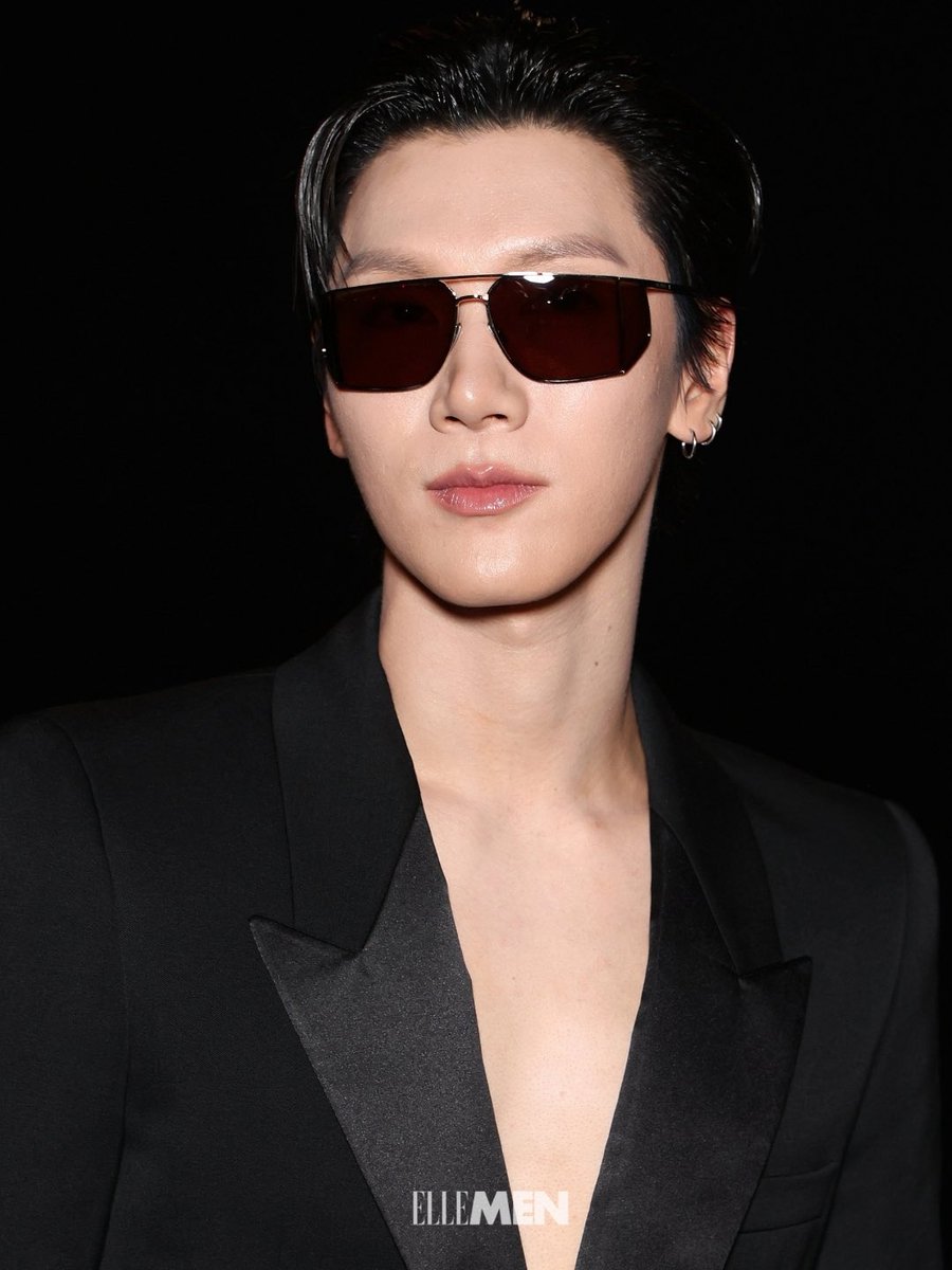 ElleMenThailand's tweet photo. เตนล์ ชิตพล ปรากฏตัวในลุค All Black สุดเนี้ยบ ร่วมชมแฟชั่นโชว์ Saint Laurent Women’s Summer 2027 ณ กรุงปารีส ประเทศฝรั่งเศส ถ่ายทอดภาพลักษณ์อันโดดเด่นผ่านซิลูเอตที่คมชัดและดีเทลเรียบเท่ตามแบบฉบับของ Saint Laurent
 #ElleMenThailand #TENforYSLPFW27 #SaintLaurentxTEN #TEN https://t.co/XsldfrAk1k
