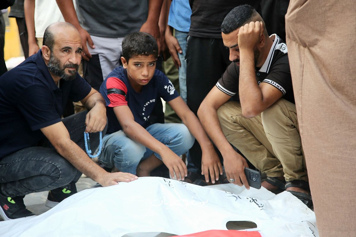 ilkeHaberAjansi's tweet photo. 📌Gazze'de ateşkes yalanı    

📌Siyonist işgalcilerin Gazze Şeridi'ne yönelik saldırılarında aralarında çocukların da bulunduğu 8 Filistinli şehit oldu, çok sayıda kişi yaralandı. 

📌İşgal altındaki Batı Şeria'da ise son 24 saatte işgal güçleri ve Yahudi çeteler tarafından 32 saldırı ve ihlal gerçekleştirildi.

https://t.co/AENReV7Vax