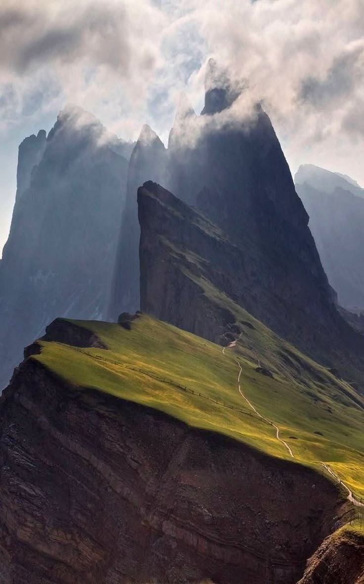 NaturalWorld515's tweet photo. Dolomites, Italy 🇮🇹 https://t.co/YExfnVcI69