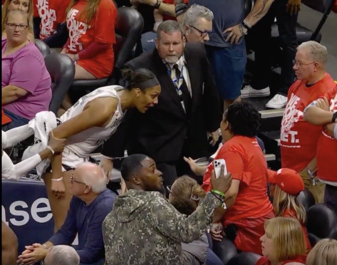 BadSportsRefs's tweet photo. Per 2026 WNBA Rules, A’ja Wilson should have been ejected for entering the stands

WNBA Rule 12A, Section V

l. A player, coach or trainer must be ejected for:

(4) Deliberately entering the stands other than as a continuance of play https://t.co/qDqEq9Z7yl