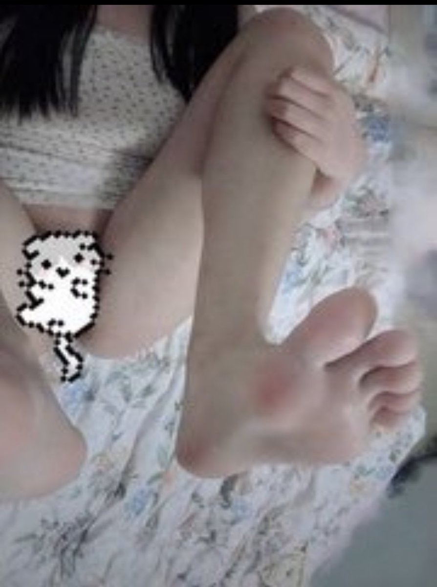 jennifer87mb4's tweet photo. 刚写完作业，就拍了

有人要锐评我的福吗

1：看福    2：看🐻

Luo照  实况！！不要🚪看了别说黑就行！！ https://t.co/zFPqSroEpN