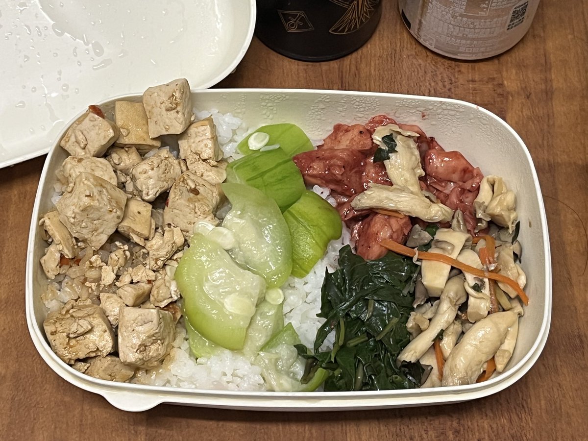 Tsurugichen1989's tweet photo. 最近週一回くらい座禅セミナーに参加してるので、終わる時にこんな感じのベジタブルの一飯をいただいております🥦。
今日教えられた「人を敬う心」と「人を慈しむ心」を身につけるのは簡単ではないけど、命に対する敬意を込めてこの一食をありがたくいただくとします🙏。
#座禅セミナー https://t.co/BGBBFgXUGB