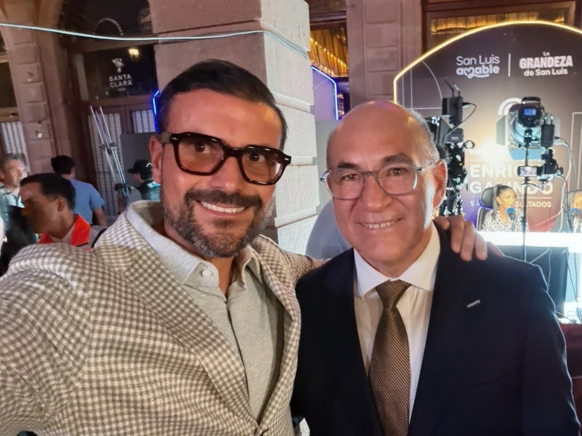 davidnovoatosca's tweet photo. Un gusto acompañar a @EF_Galindo en su #5InformeSLP y ser testigos de #LaGrandezaDeSanLuis.
Porque los gobiernos de @AccionNacional son gobiernos que saben gobernar: cercanos a la gente y a sus necesidades, abiertos a escuchar y, sobre todo, comprometidos con dar resultados.
Felicidades por estos resultados y por seguir trabajando por las familias de #SanLuisPotosí. 🇲🇽💙
#DavidNovoa