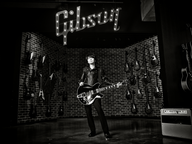 GibsonJapan's tweet photo. Happy Birthday! Shinichi Ubukata🎉 🎂 

9月30日は、ELLEGARDEN、Nothing's Carved In Stoneのギタリスト、生形真一さんのお誕生日です。ステージで放たれる魂を揺さぶるサウンド、そして愛機『ES-355』から紡ぎ出される極上のトーンは、日本のロックシーンにおいて唯一無二の輝きを放ち続けています。

実り多き素晴らしい1年となりますように！

@NCIS_BANDS @ELLEGARDEN_OFCL

#生形真一 #ELLEGARDEN #NothingsCarvedInStone #Gibson #ギブソン