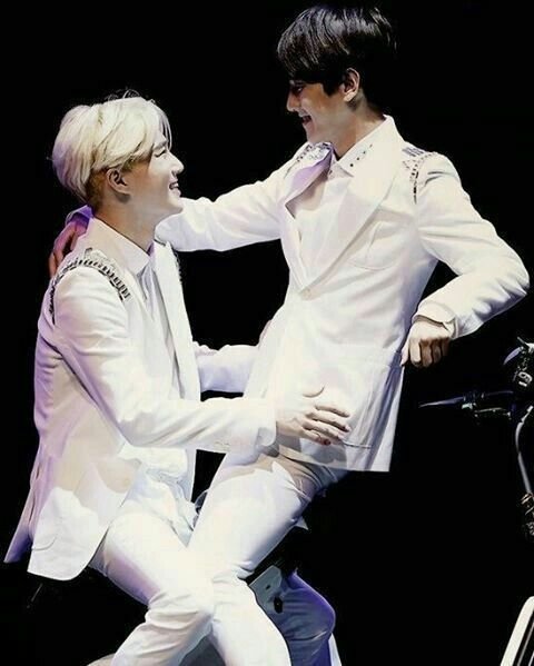 luvjunmi2's tweet photo. Can you guys just put me in between them?? Thank u 🙏 https://t.co/KvXTUXZUiJ