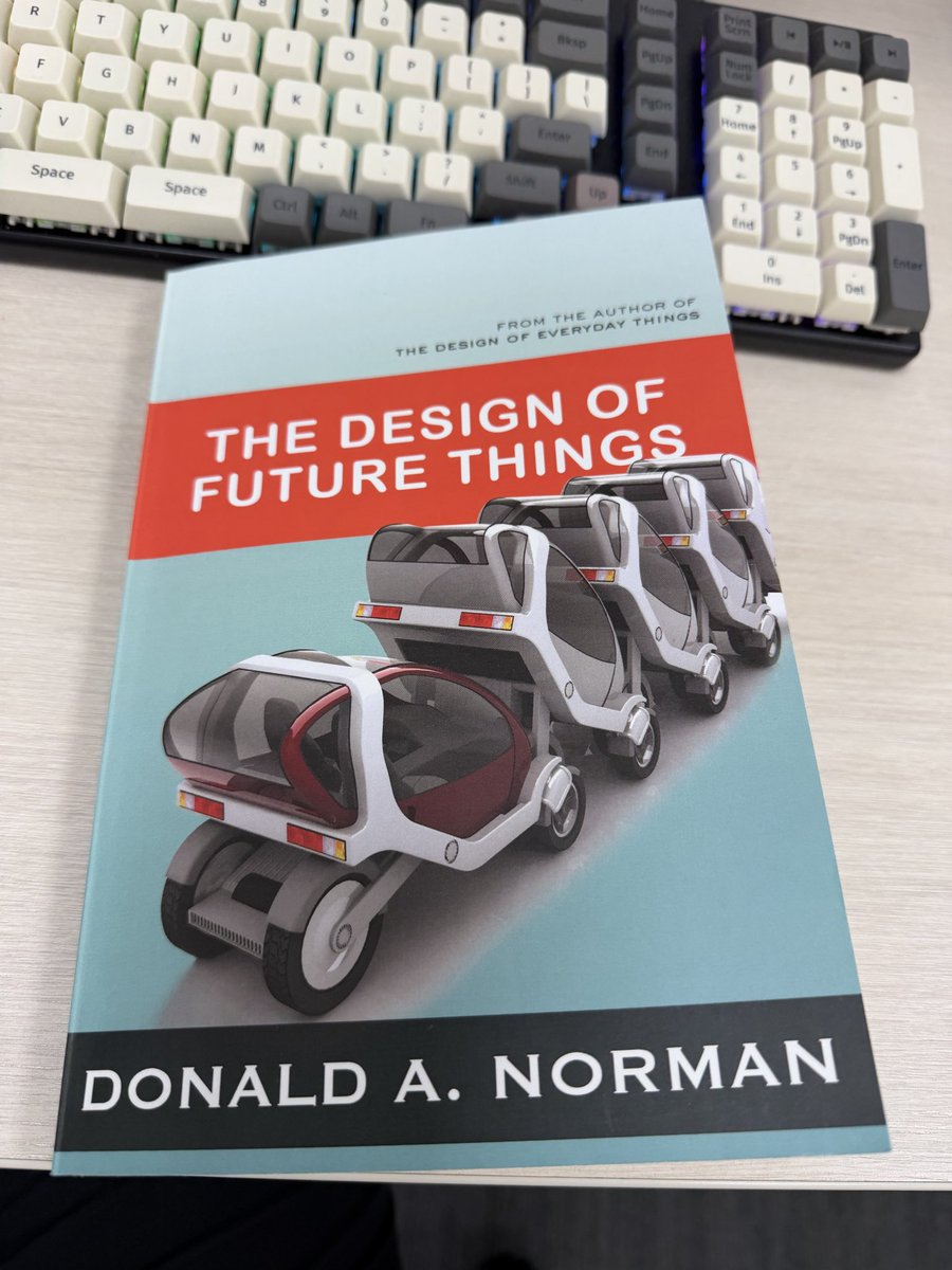 etuleu's tweet photo. Currently reading. Covered the past already. The present is boring https://t.co/dtyFcrqfyl