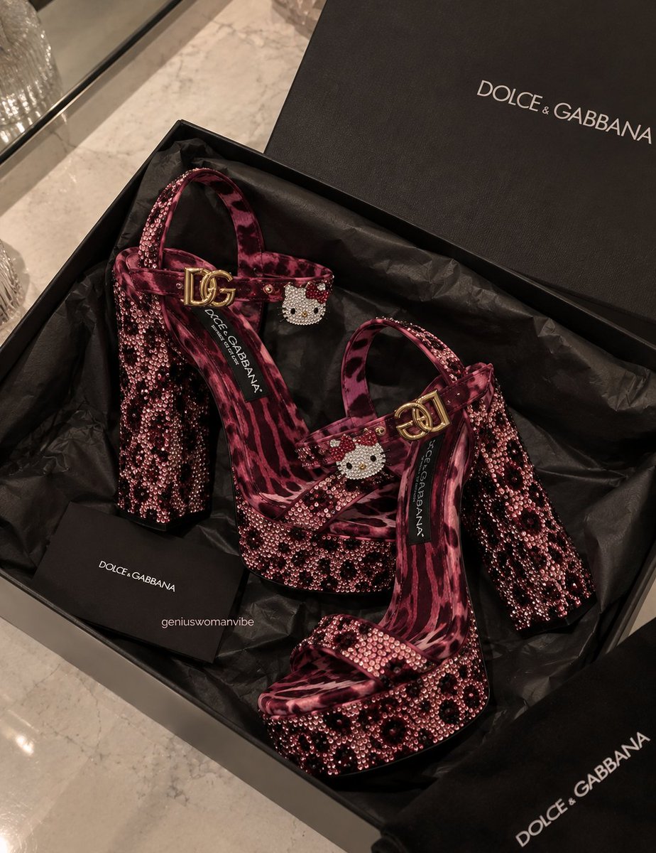 lizzyta93's tweet photo. Dolce &amp; gabbana hello kitty. Love it!😍 https://t.co/5CXIRlHYgK