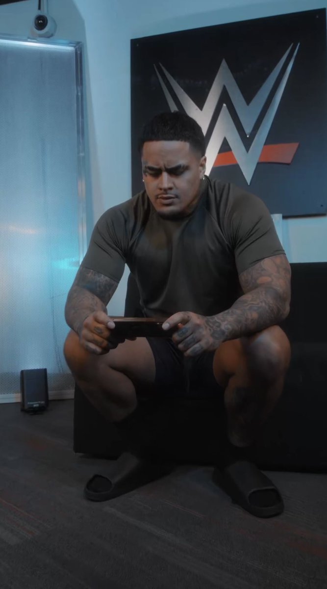 boi15005's tweet photo. Can I just say that #ZillaFatu is a fine ass nigga. I definitely crushing over Zilla. 😍😍😍 #wwenxt #wwe #thebloodlines #wwegay #wweraw #fineniggas #fyp https://t.co/jSoMDZVf4R