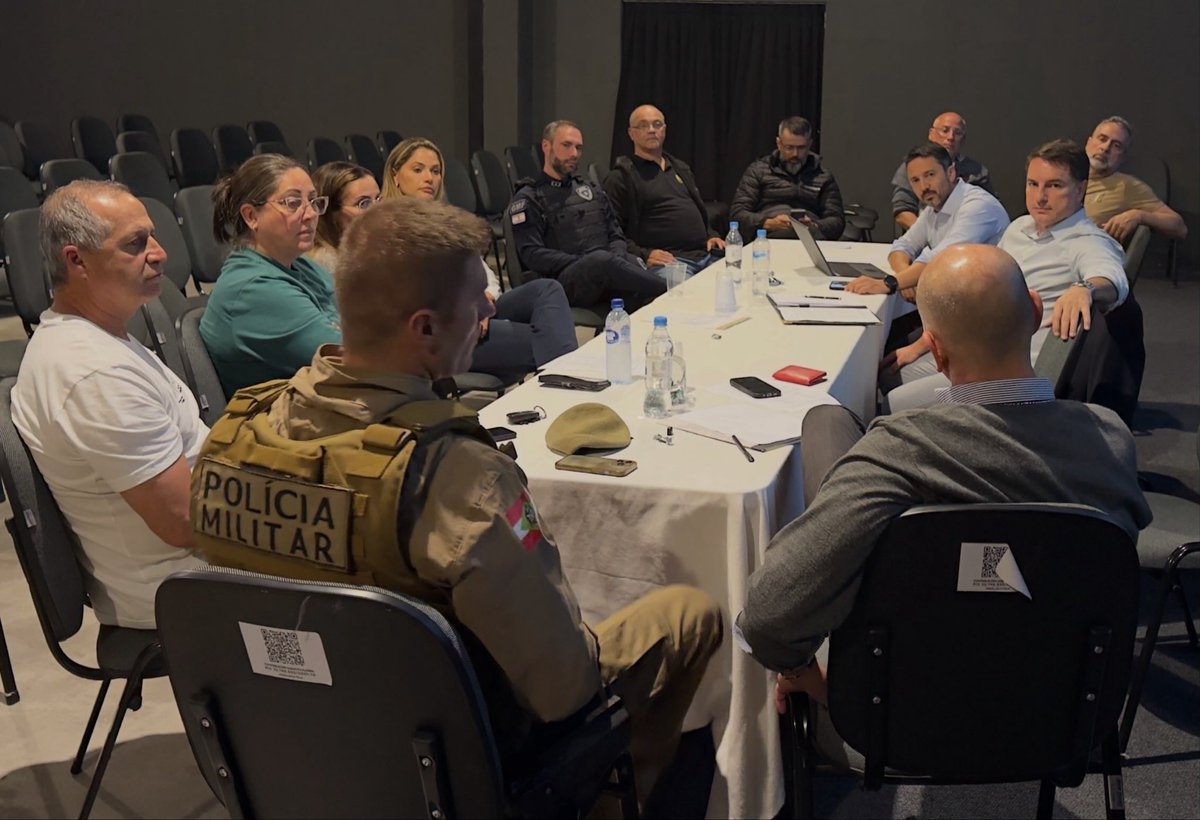 rotores442's tweet photo. Hoje tivemos a 2ª reunião conjunta das diretorias dos Consegs do Continente. Participaram os Conseg de Coqueiros, Jardim Atlântico e Balneário.
Destaque para os membros natos do 22º Batalhão PM e da delegacia do Continente, que apresentaram os dados de combate ao crime na região. https://t.co/FvRrDmhvOT