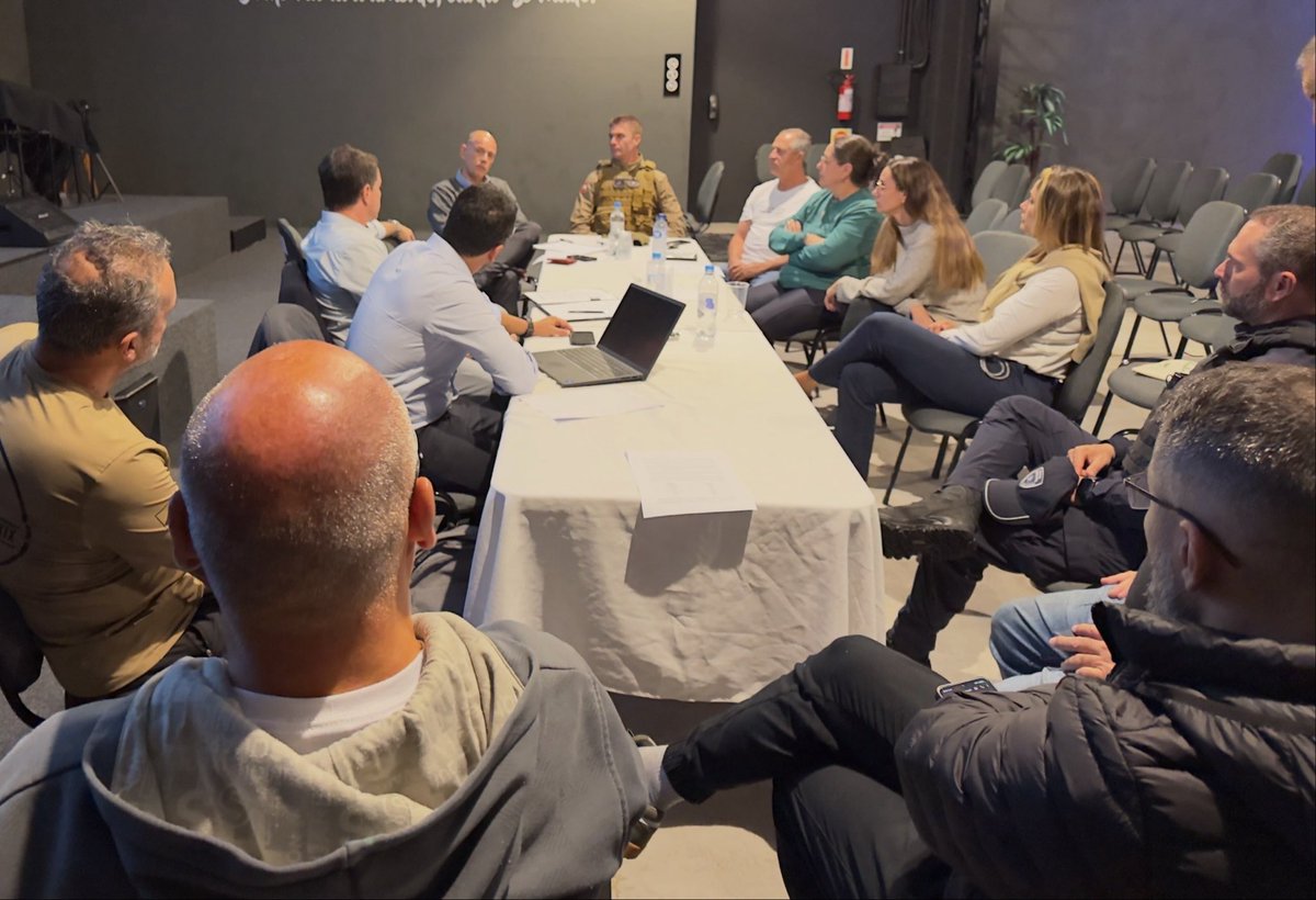 rotores442's tweet photo. Hoje tivemos a 2ª reunião conjunta das diretorias dos Consegs do Continente. Participaram os Conseg de Coqueiros, Jardim Atlântico e Balneário.
Destaque para os membros natos do 22º Batalhão PM e da delegacia do Continente, que apresentaram os dados de combate ao crime na região. https://t.co/FvRrDmhvOT