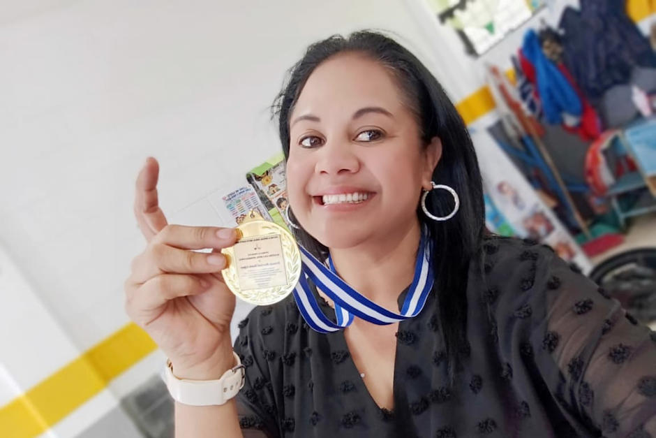 Brenda Donis recibe mención especial en Premio Líder Docentes 2.0 de Iberoamérica